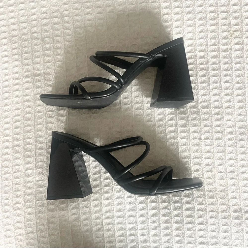 Abound Austyn Strappy sandal black size 8.5